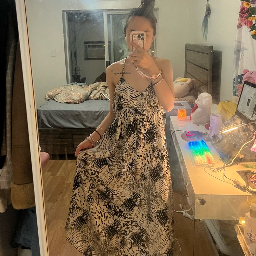Forever 21 Women size:S beautiful high quality off back dress